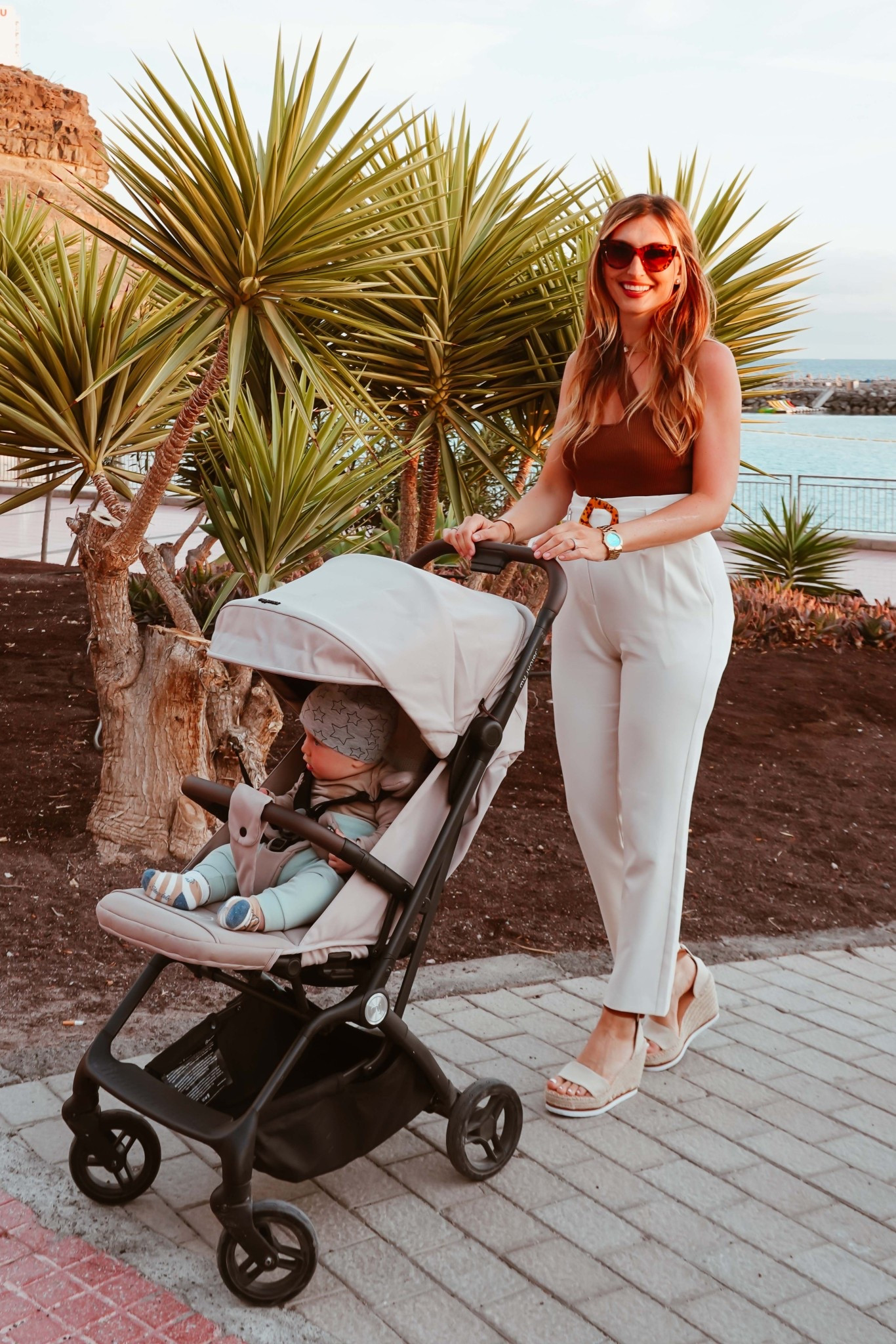 Die Urlaubszeit hat begonnen 🦋 für kleine Ausflüge oder auch Flugreisen kann ich euch definitiv diesen Faltbaren Kinderwagen empfehlen. Wir haben ihn für beide Kinder genutzt und waren immer sehr zufrieden. Aktuell ist es auch im Sale 🧚🏼‍♂️

#LTKkids #LTKxAmazon #LTKfamily