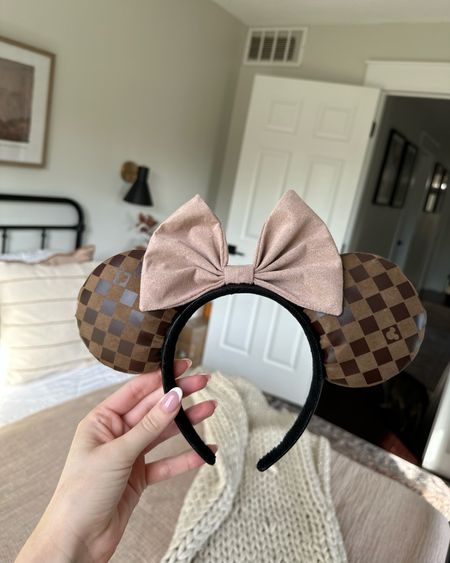 Checkered Minnie ears for Disney!! Found on Etsy and they are so soft and great quality. Two bow color options! 

Disneyworld, Disney gear, Minnie Mouse ears 