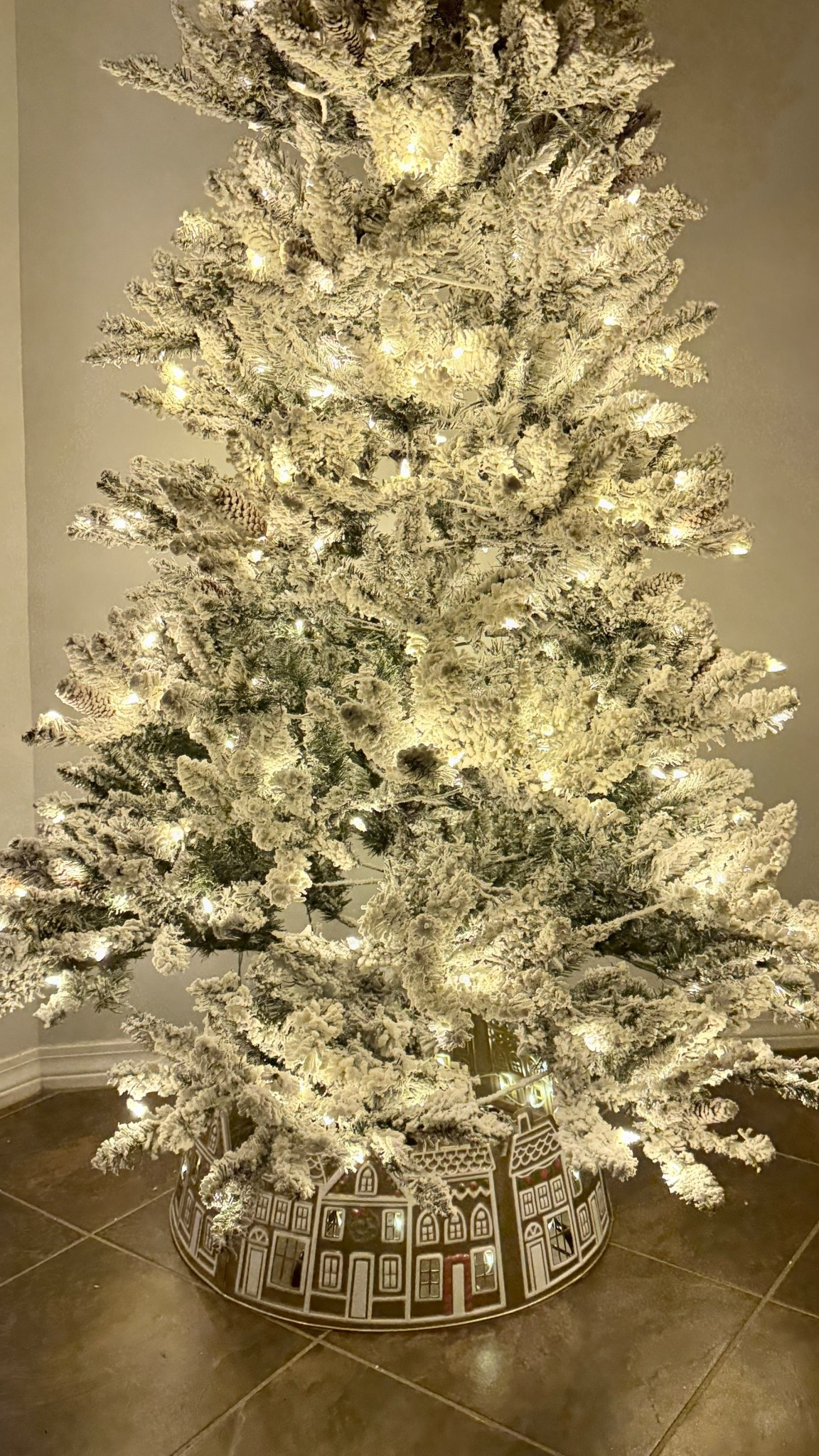 The coziest little gingerbread village wrapped around my tree ✨🍪 This tree collar is truly the moment!

 #christmasdecor #treecollar #gingerbreaddecor #gingerbreadchristmas

#LTKSeasonal #LTKHome #LTKHoliday