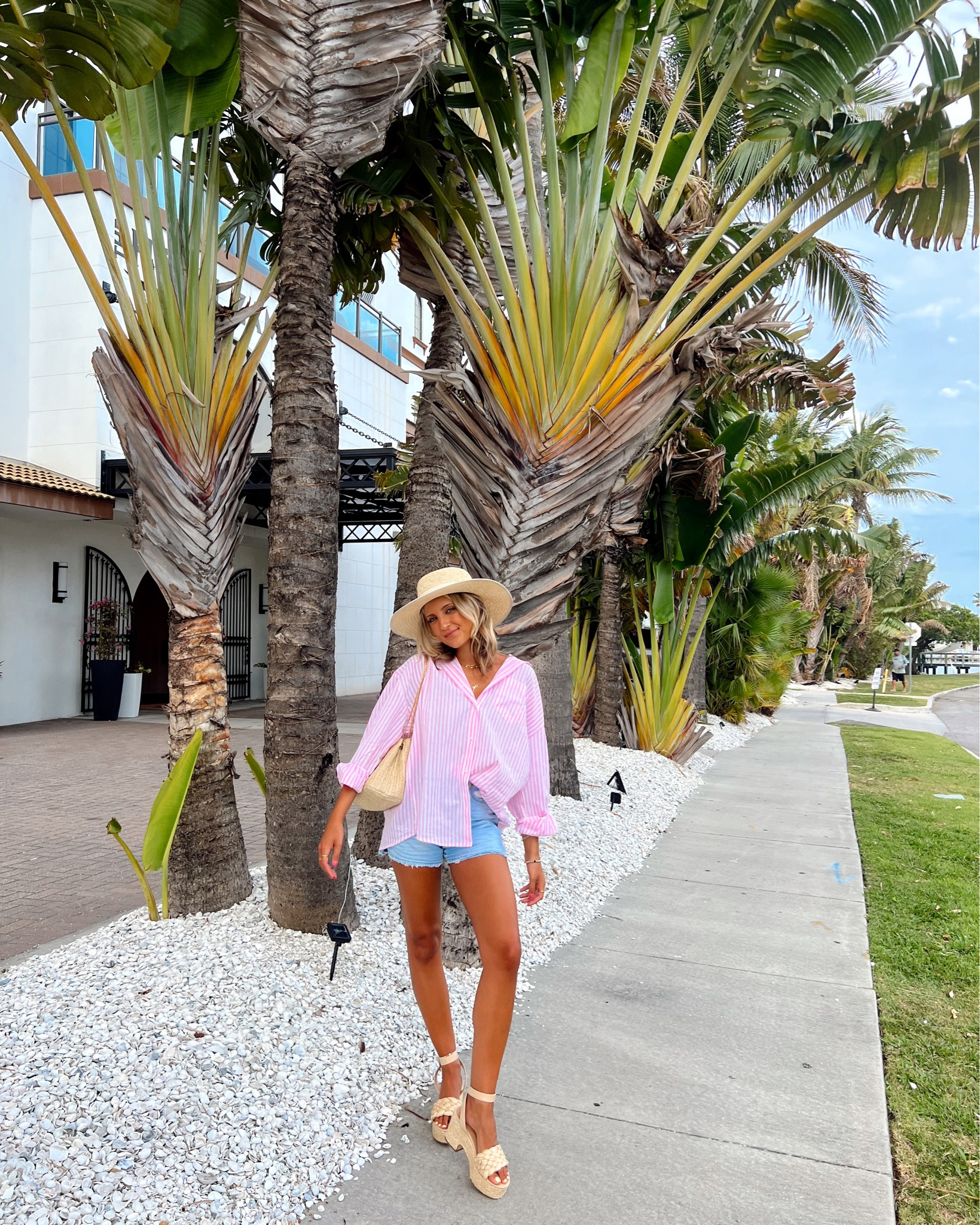 nothing I’ve loved more than Florida fashion 🐚💗🌴 swipe to see all of my summer finds from @boohoo - so good right?! 

can’t wait to style the rest of these pieces on our road trip to Georgia, North Carolina, South Carolina and Tennessee! ☺️ shop them all via LTK 