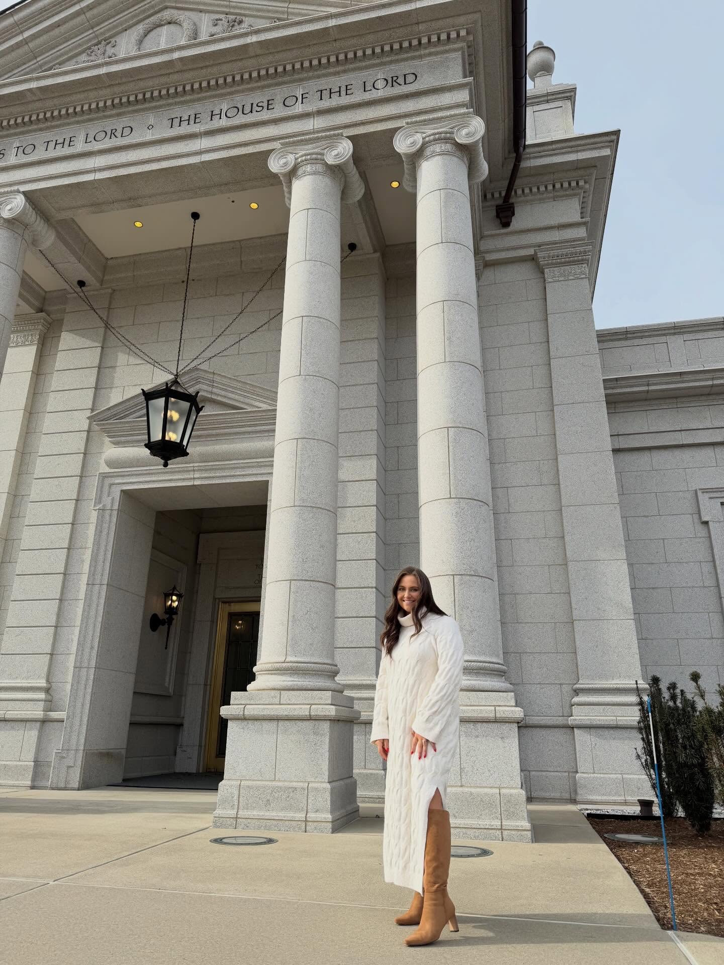 Happy 2026 ✨🤍 Thankful for the lessons of last year and excited for a new chapter focused on my brand, spirituality, and self care. Cheers to new beginnings 🥂🫶🏼 

#newyear #2026 #newbeginning #fashion #style