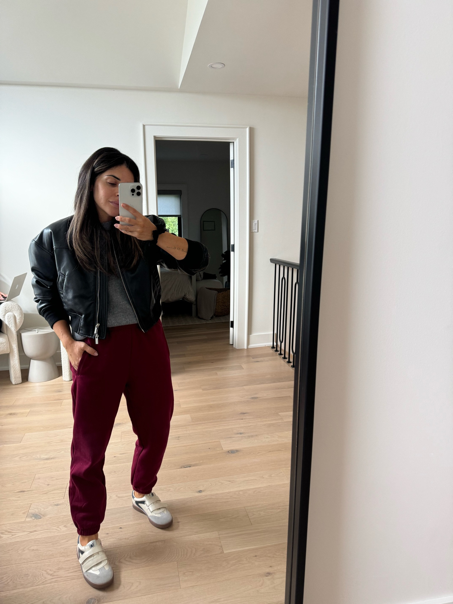 Pants - XS petite
Sweater - XS
Jacket - XS


#LTKautumn #LTKtravel #LTKstyletip