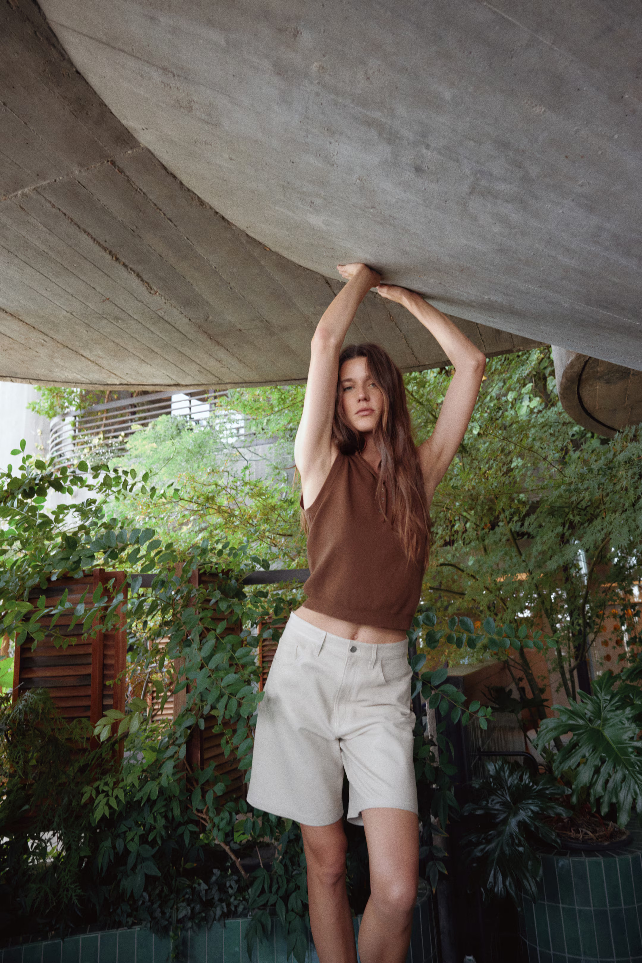 Collared sweater vest - Brown - Ladies | H&M GB | H&M (UK, MY, IN, SG, PH, TW, HK)