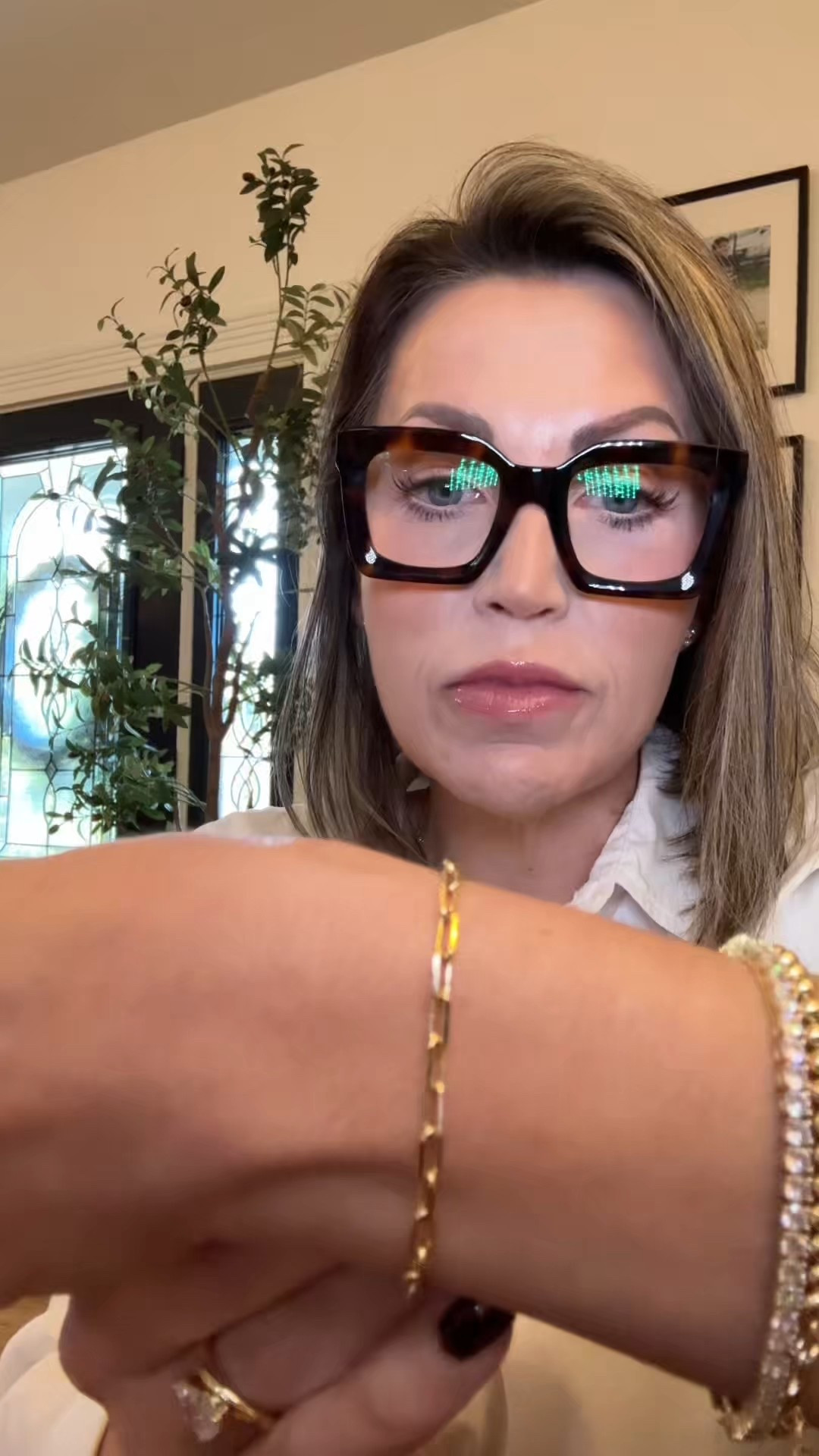 Elevate your style with the PAVOI 14K Gold Plated Paperclip Chain Bracelet ✨. This gold jewelry bracelet is lightweight, adjustable, and perfect for everyday wear or stacking with other gold pieces. Hypoallergenic and tarnish-resistant, it’s a must-have accessory for minimalists, jewelry lovers, and trendsetters. Perfect for layering, gifting, or completing your everyday look. Affordable luxury that looks high-end without the price tag 💛 #AffordableLuxury

#LTKFindsUnder50