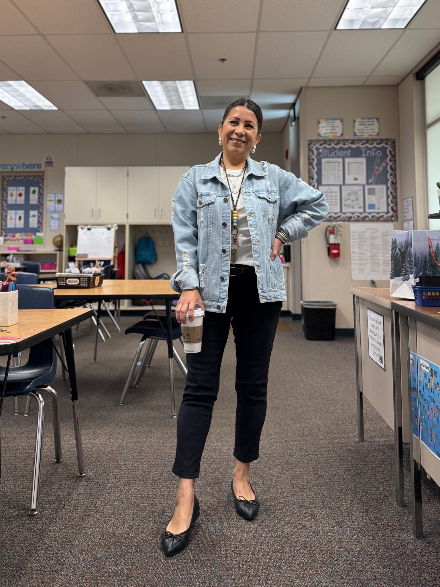 Teacher outfit 🍏✏️






white sleeveless top 
