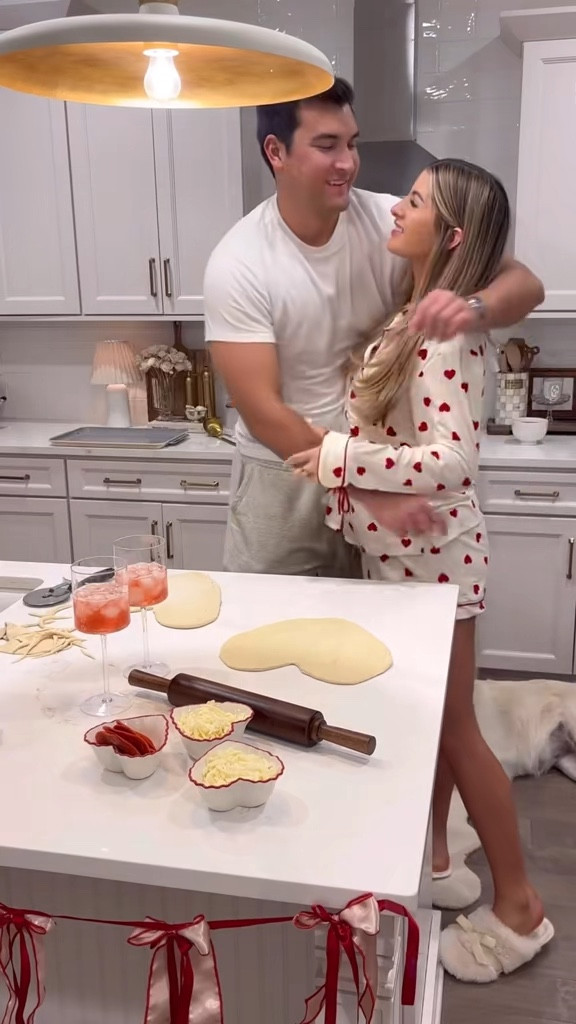 Valentines date night idea! 🩷 making heart shaped pizzas! 🍕🫶🏼



Valentines ideas 
Galenties 
Date night ideas 
Pizza night
At home date night 

#LTKValentine #LTKfoodie #LTKvlog

#LTKValentine #LTKHome #LTKfoodie
