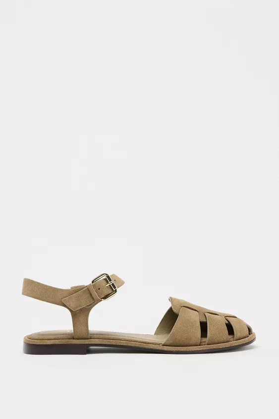 Flat split suede cage sandals. Flat sole. Adjustable buckled side strap fastening. Round toe.Sole... | Zara UK