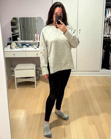 This sweatshirt is perfect for a postpartum comfortable outfit. I love the side slits and the pockets. Wearing with maternity leggings and bombas socks. 

#LTKbump #LTKbaby #LTKfitness