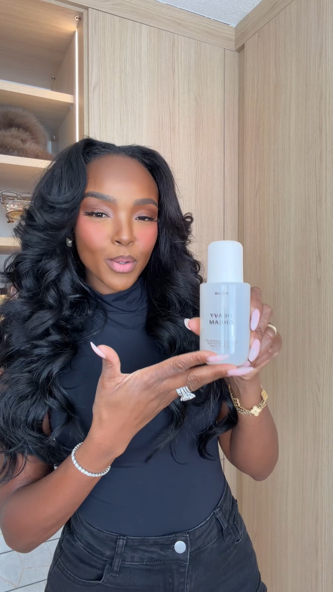 Scroll to shop! ✨ My favorite perfumes. Everything is linked below.👇🏾

Desliza para comprar. ✨ Mis perfumes favoritos.

📲 Download the free LTK app & follow me @kirasfashionfinds to shop all my daily finds.

#LTKSaleAlert #LTKBeauty #LTKgrwm