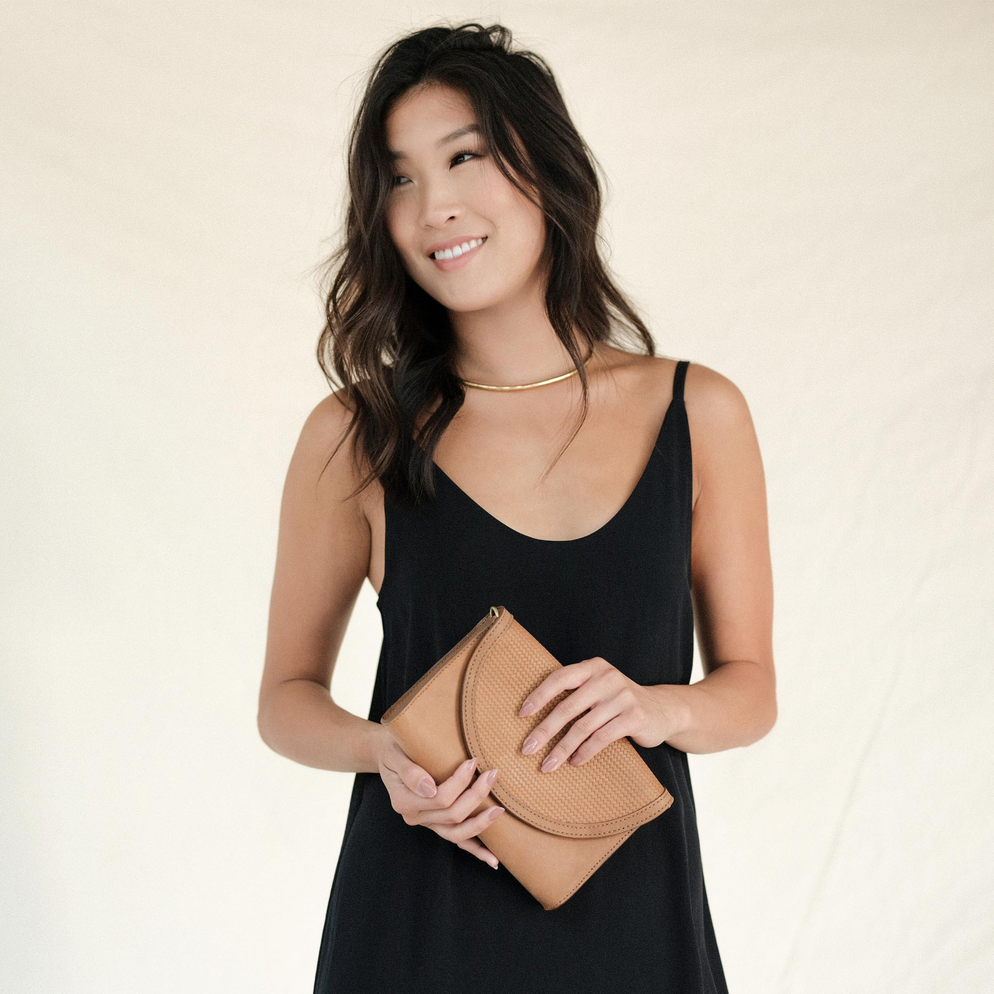 Cleo Convertible Crossbody Woven Almond | Nisolo