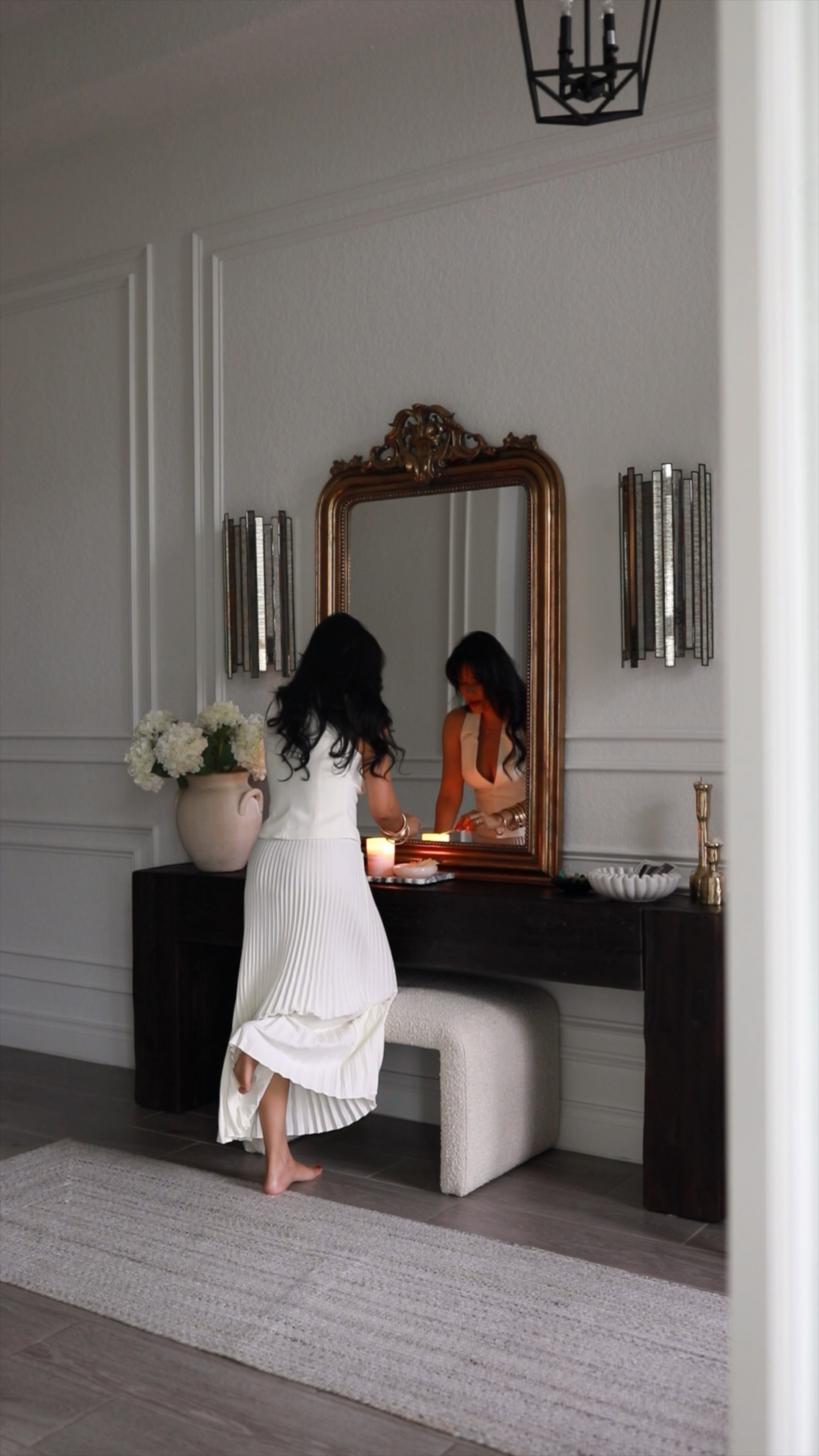 Wearing size XS in vest an skirt 

Marble bowl size is 10 inch 

I used to total of 10 hydrangeas in the vase


Foyer home decor 

#LTKHome #LTKVideo