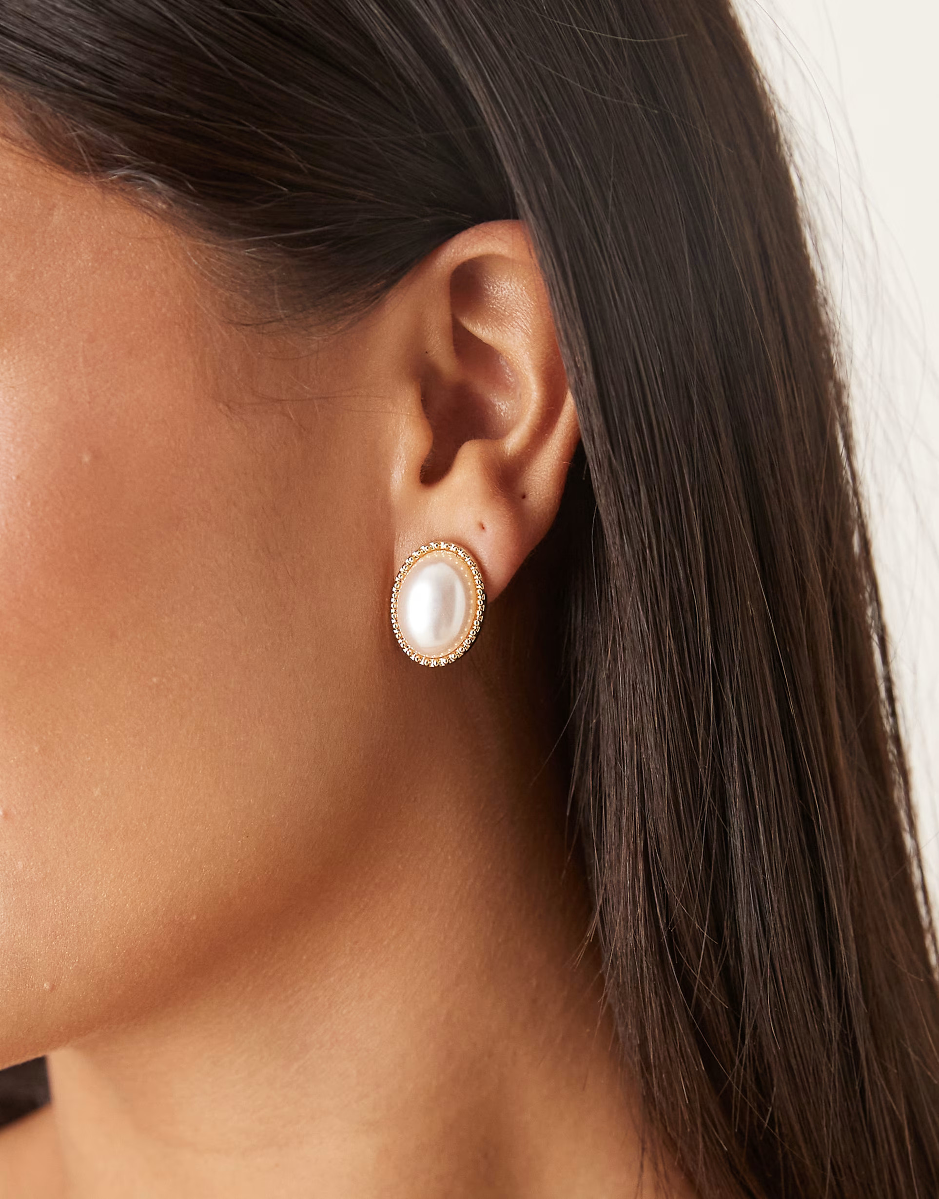 DesignB London vintage style pearl stud earrings in gold | ASOS (Global)