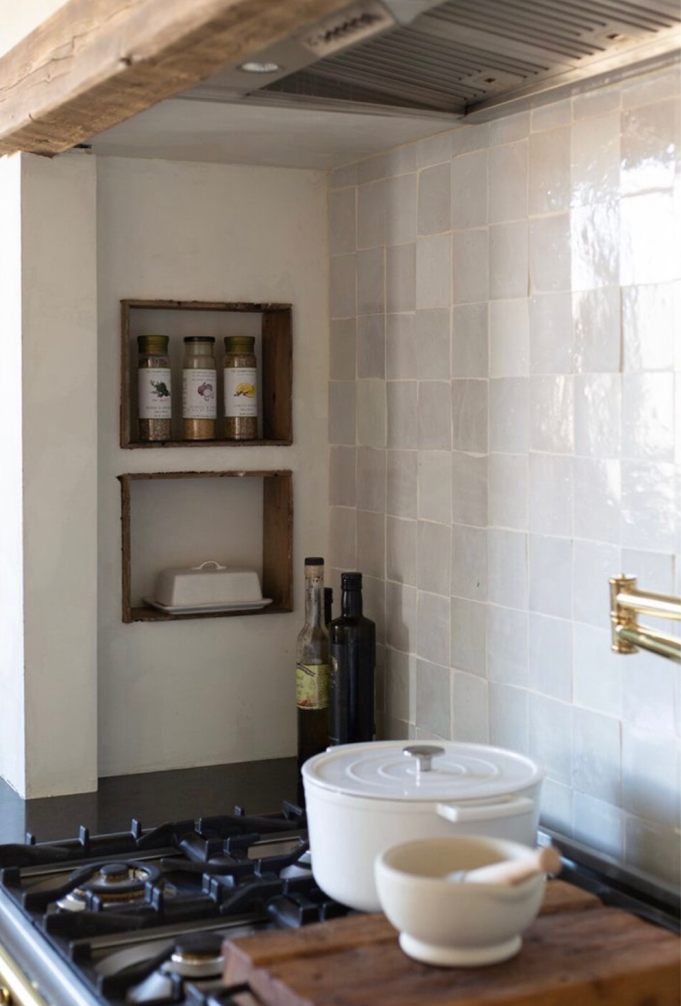 Square tile