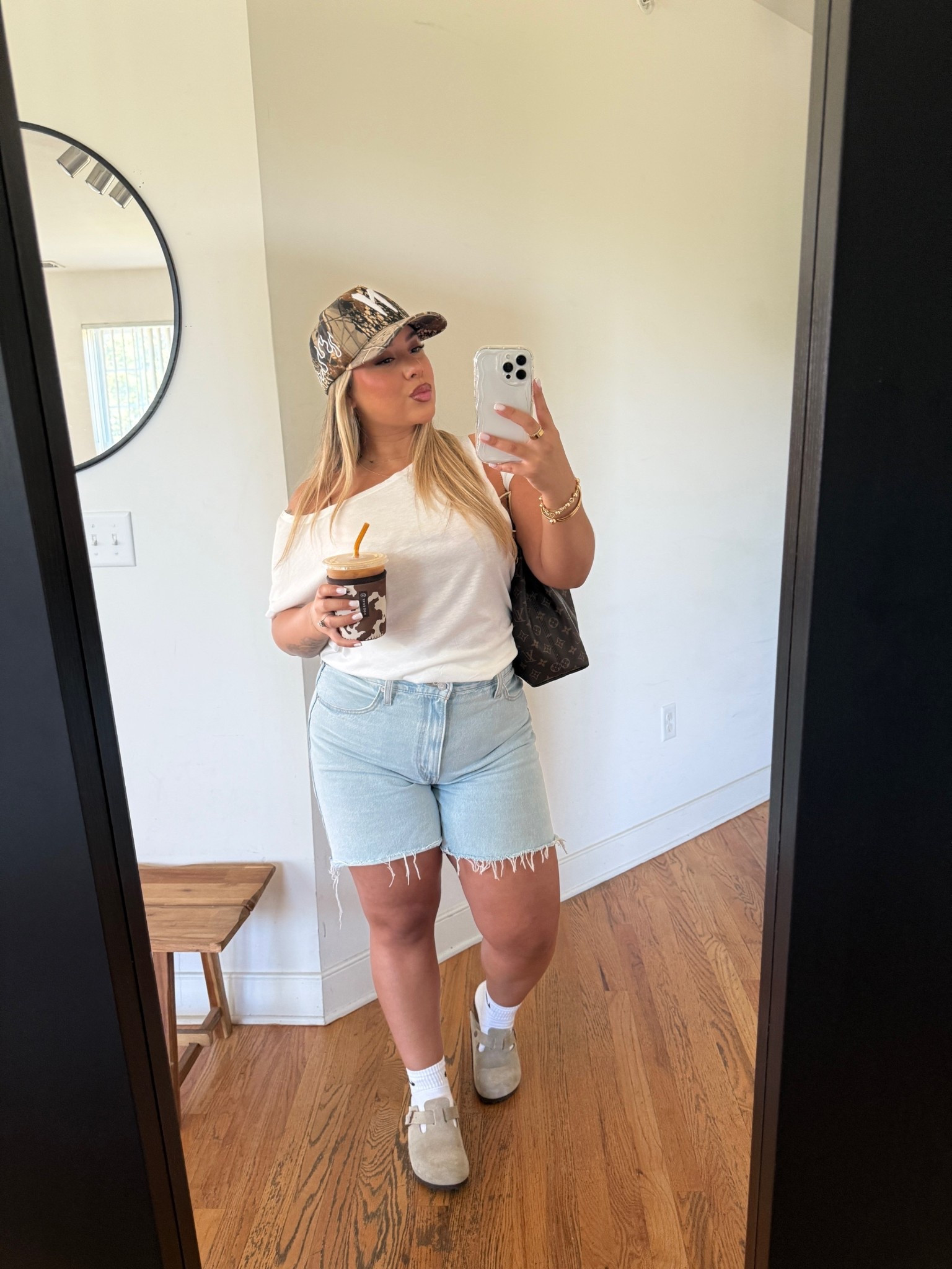 Errands Outfit 

Levi’s: 32 
Top: M

#LTKMidsize #LTKSeasonal #LTKStyleTip