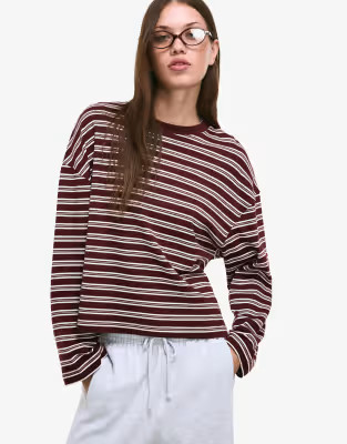 Bershka Printed long sleeve t-shirt in burgundy | ASOS (Global)