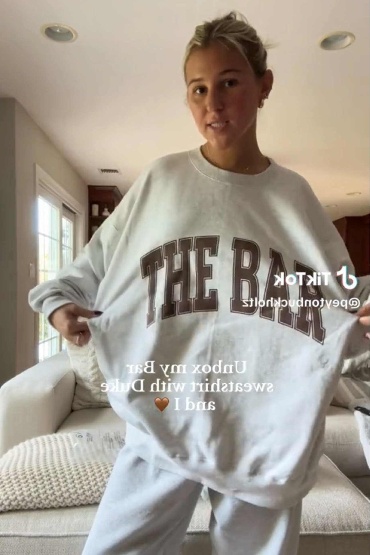 The Bar sweatshirt 🤎🤍size XL for oversized look 

#LTKstyletip #LTKHoliday #LTKGiftGuide