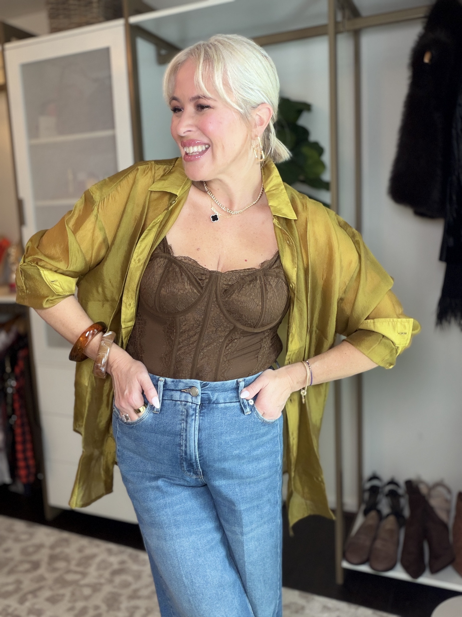 Obsessed with this look for the holidays! 

Wearing a M in tops 
Wearing a 27 in jeans 

Women’s fashion, fall fashion, fall outfits, fall outfit inspo, fall ootd, fall outfit ideas, trendy fashion, chic style,

#LTKGiftGuide #LTKootd #LTKHoliday