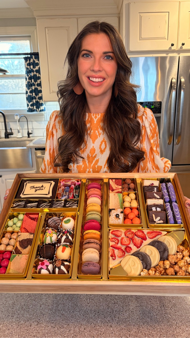 Comment SHOWGIRL to get the 🔗 to pre-save “Show Pony” for a chance to win a dreamy dessert board from @boarderie 😍 

It’s the *sweetest* way to thank you for all of your support 🤍🤍🤍

(Also the hammer included to smash the thank you box might be my fav thing ever)

Get ready to yeehaw on 4/3!!!