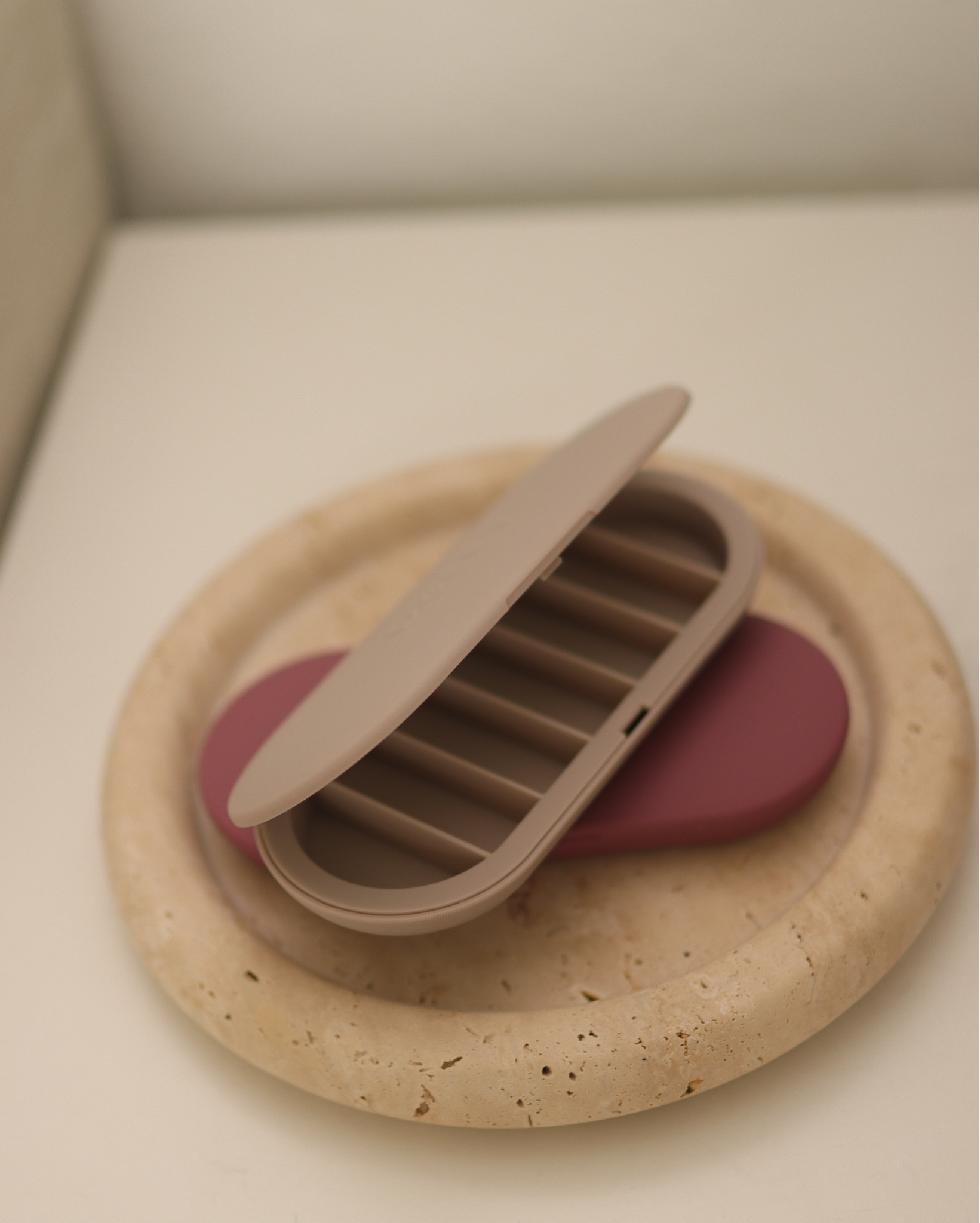 In love with these two color options for the DOSEY 7 day pill organizer. 