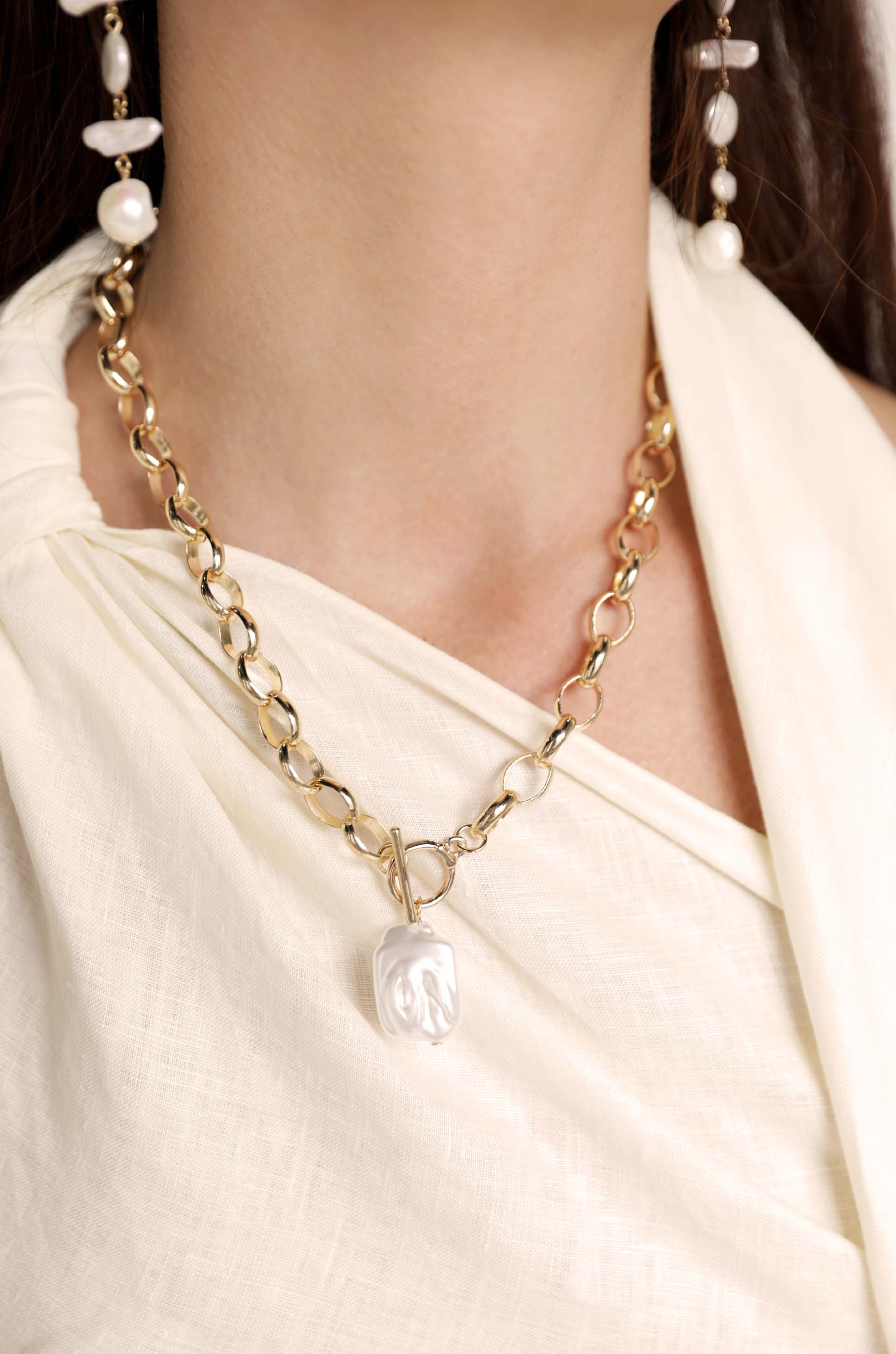 Edge of Water Pearl Pendant Necklace | Ettika