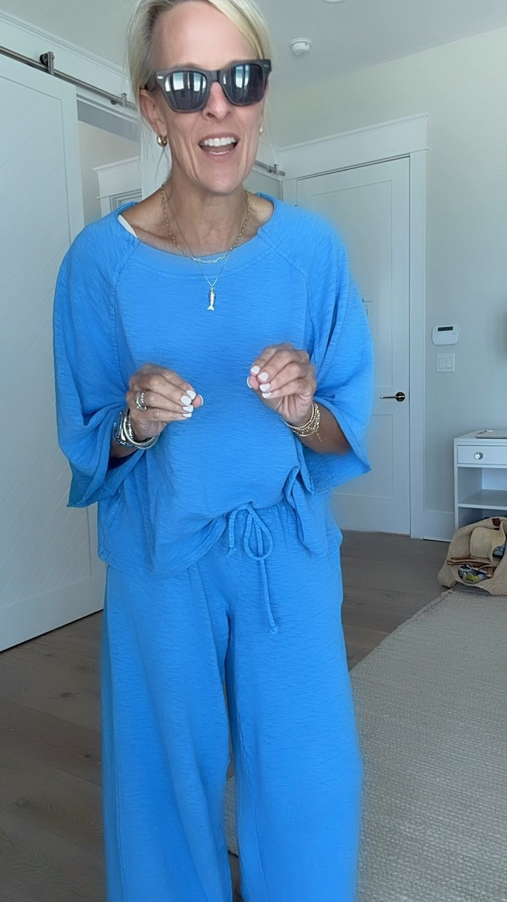 Comes in other colors, but I love this Blue


Top - small
Pants - XS

#LTKdayinmylife #LTKgrwm #LTKOver40