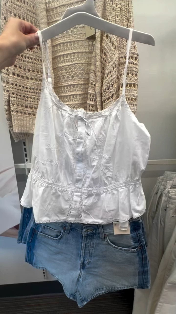 These denim shorts at Target are getting me excited for summer! ☀️

Comment “shop” and I’ll send you a message with the link to shop!

#target #targetstyle #targetfinds #targethaul #springstyle