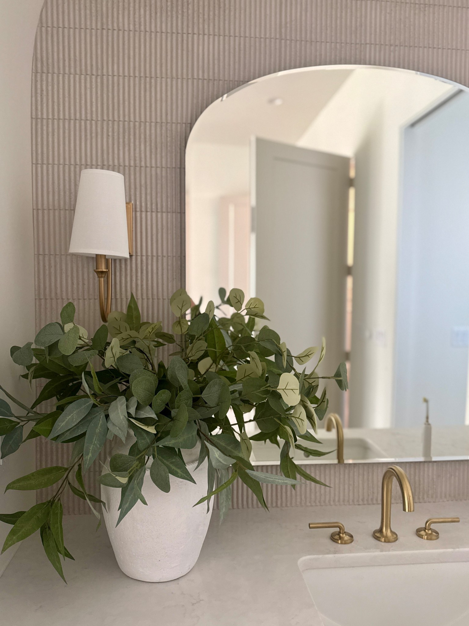 The vertical texture adds depth,
the soft curve of the mirror breaks up the lines,
and the warmth of the brass pulls it all together.

Proof that the right details don’t just decorate a space, they elevate it.

#LTKHome
