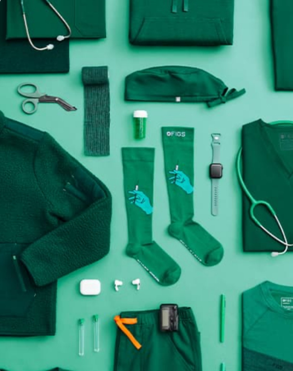 NEW FIGS 
Hunter Green 

#LTKunder100 #LTKFind #LTKworkwear