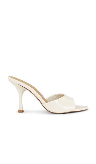 Steve Madden SANDALES SANTI en Bone Patent. Taille 7 | Revolve Clothing (Global)