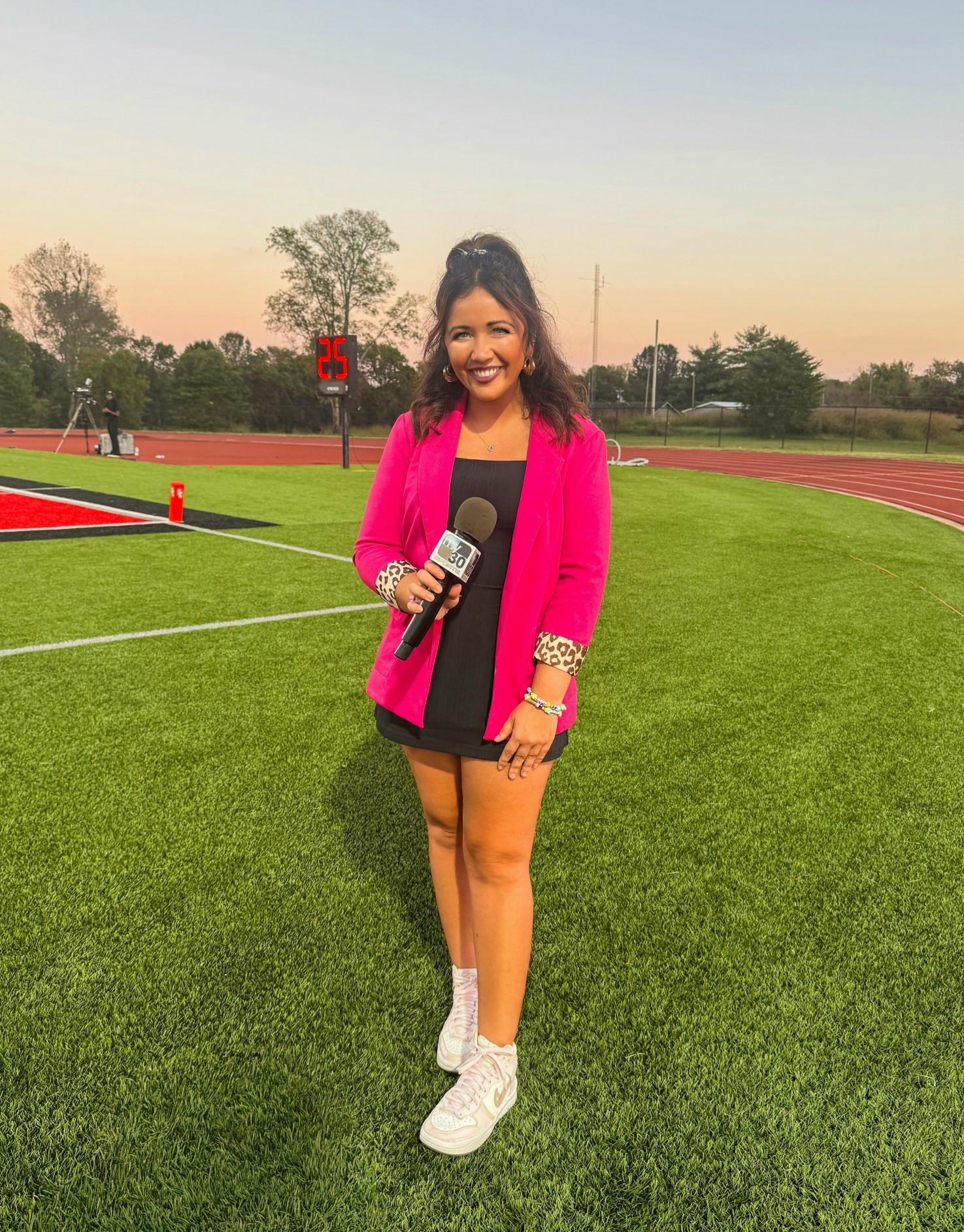 Blazers & Nikes are the sideline staple, but make it 💕October 💕



Breast cancer awareness
Wear pink
Breast cancer month
Sideline outfit
Sideline reporter 
Think pink

#LTKWorkwear #LTKSeasonal #LTKShoeCrush