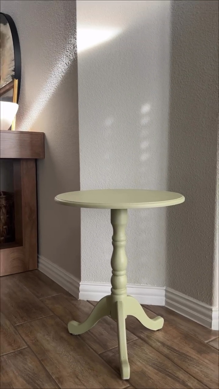 Restauremos una mesita vieja ✨ día 8 de 15 de proyectos para tu hogar. A qué mueble de tu casa le darías una segunda oportunidad? 

#tablemakeover #furnitureflip #diy #diyhomeprojects #latinaenusa 
Dallas Texas 
Decoración 
Hazlo tú misma