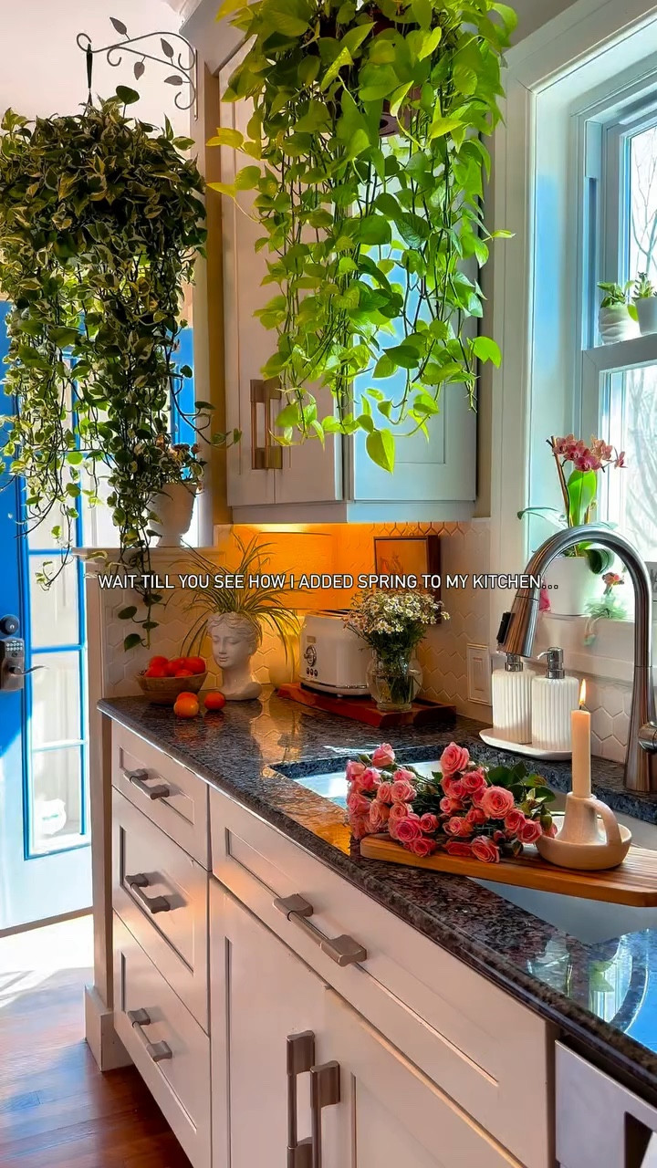 This month, I started adding spring colours in my kitchen and it changed the whole vibe of my kitchen 🤗🥰