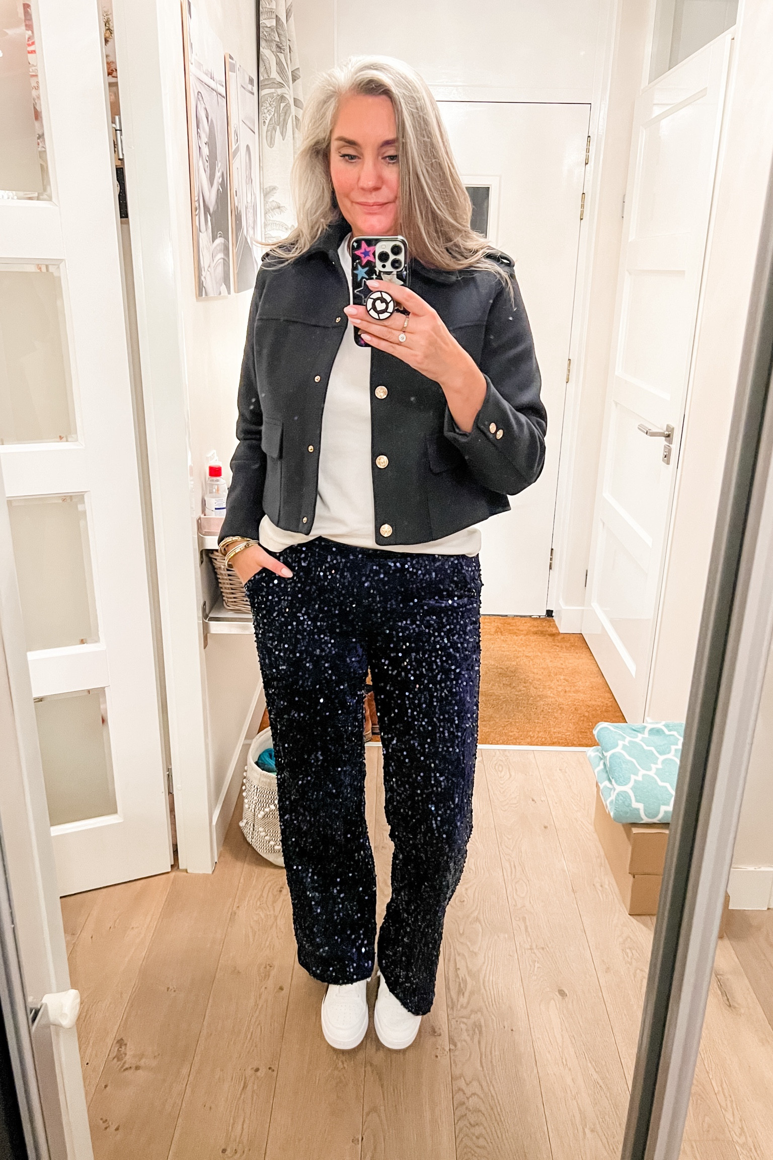 Ootd - Thursday. Working from home in sequin pants for the sole reason that they make me happy and I needed a little happiness. They’re from Ambika and I got them in a local store. Wearing the perfect white t-shirt from Uniqlo and a navy blue jacket from Zara and white Puma sneakers. 



#LTKworkwear #LTKparties #LTKmidsize