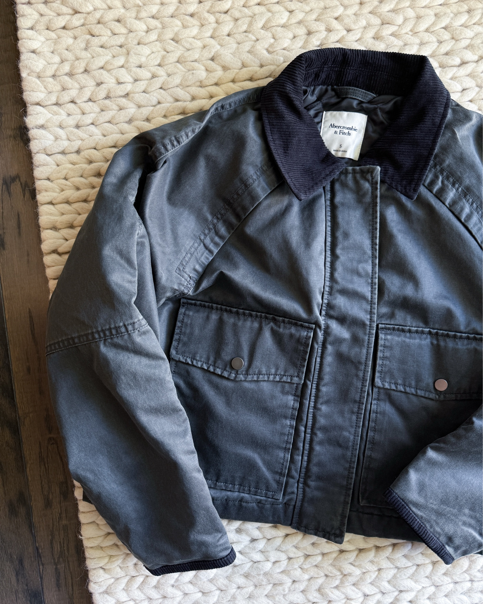 This cropped barn coat from Abercrombie might be my favorite find of the season. The fit is so good (wearing a small), & the black washed color gives it that effortless, classic-cool vibe that goes with literally everything. Perfect for layering now & wearing all through fall. If you’re between sizes, I’d still go true to size for that slightly structured look.

fall jacket outfit - abercrombie barn coat - black cropped jacket - women’s fall layering - fall style finds - structured fall coat - neutral outerwear - elevated basics - everyday fall jacket - casual fall fashion - wardrobe essentials - fall capsule coat - cool girl style - abercrombie favorites - closet staple jacket - barn jacket 