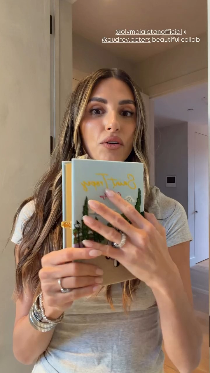 how cool is this book as a clutch! 

 #LTKootd