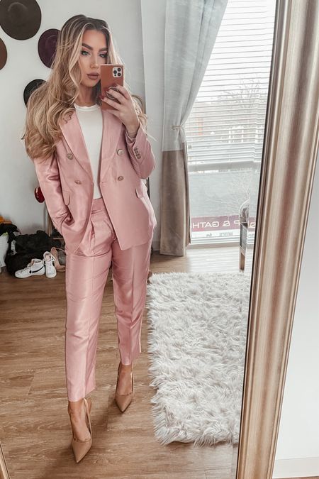 I am loving my new pink suit from Banana Republic! Paired with the Loft long sleeve tee and express heels for the perfect work wear! 

Office attire 
Boss babe 
Workday 
Ootd 


#LTKworkwear #LTKstyletip #LTKsalealert
