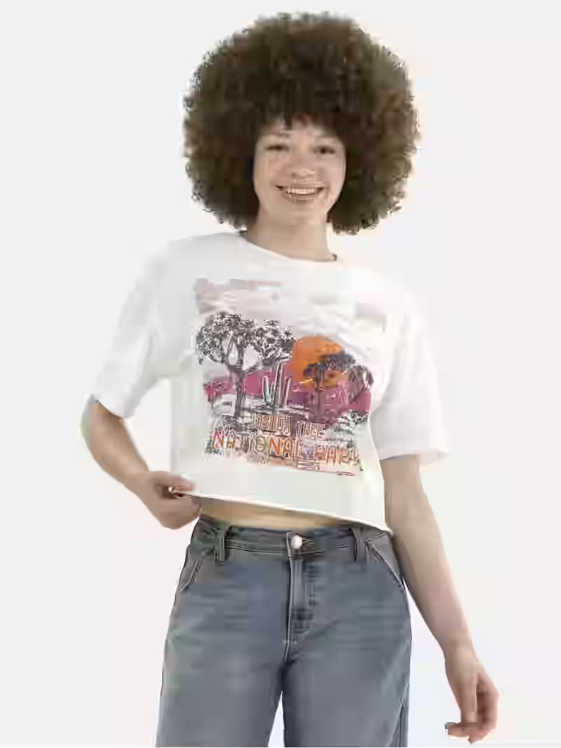 No Boundaries Boxy Cropped Graphic Tee with Short Sleeves, Women's | Walmart (US)