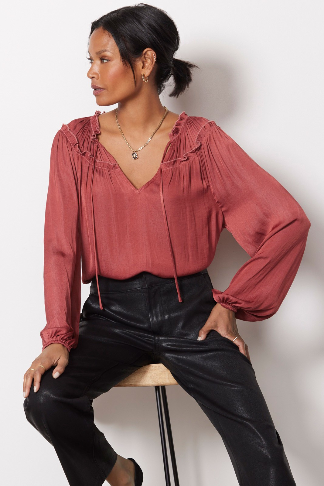 EVEREVE Kamila Satin Gathered Blouse | EVEREVE | Evereve