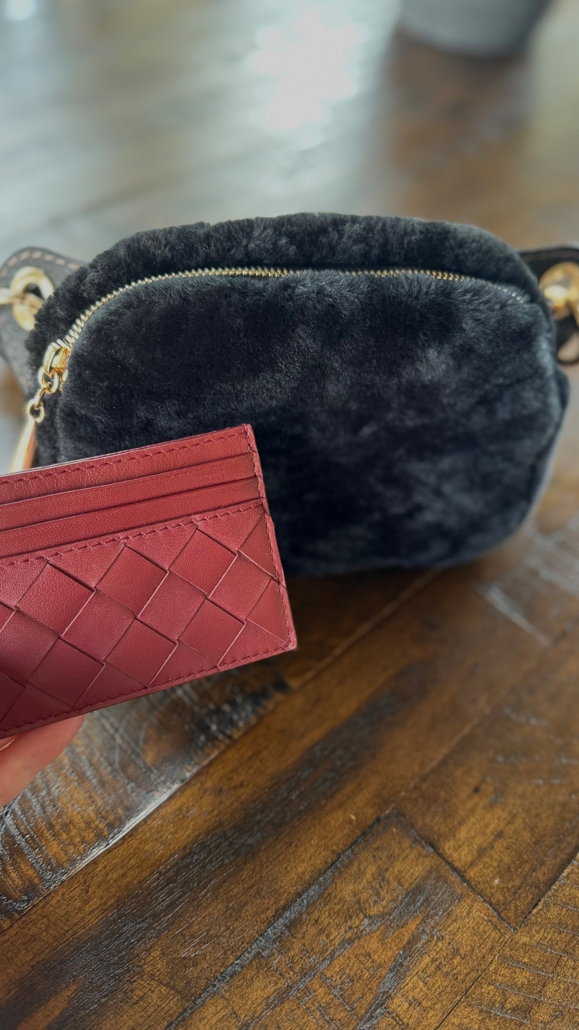 I love the dark red card holder with my crossbody! I feel like I don’t see red too often ( or maybe i’m out of the loop 😂)


#LTKFindsUnder50 #LTKTravel #LTKWorkwear