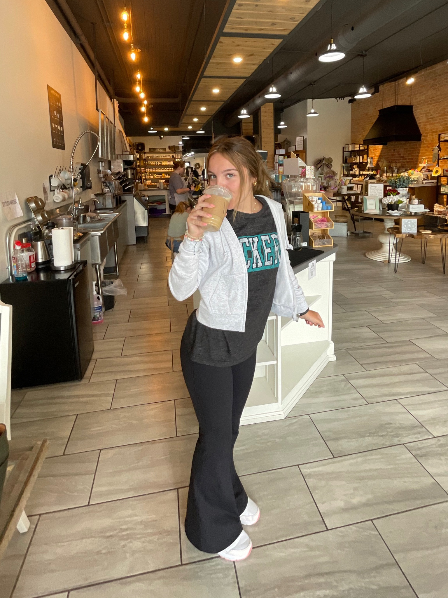 Halara cross over super flare leggings size small 

#LTKFind #LTKfit #LTKtravel