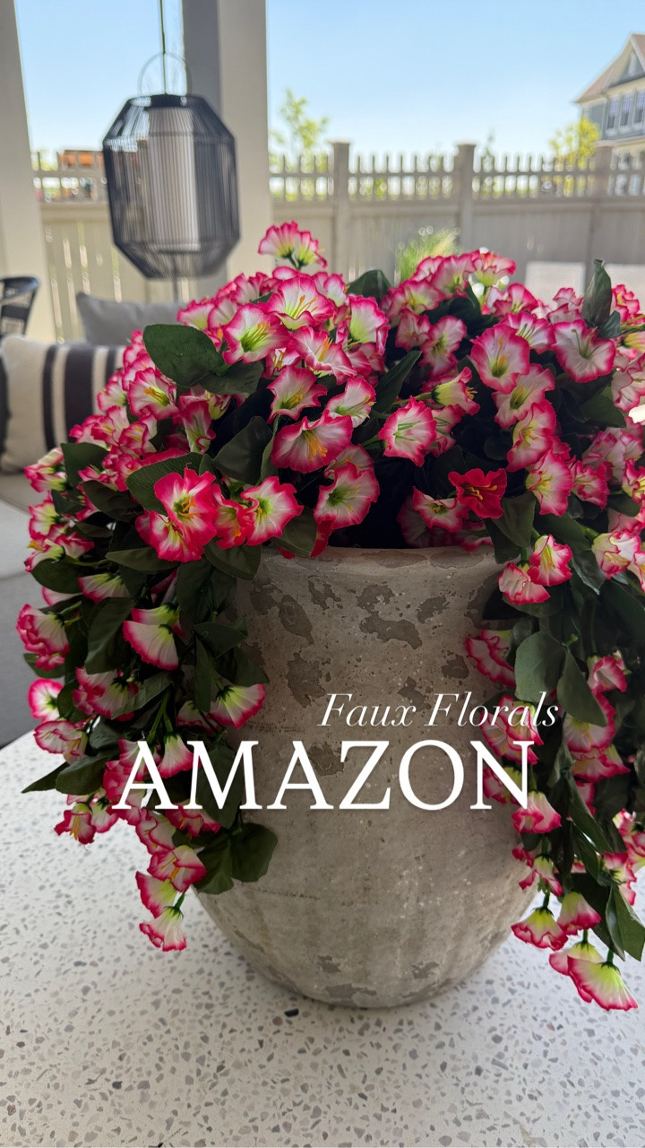 No one will ever know these aren’t real! Obsessed with these faux flowers.

#LTKSeasonal #LTKHome #LTKOver40