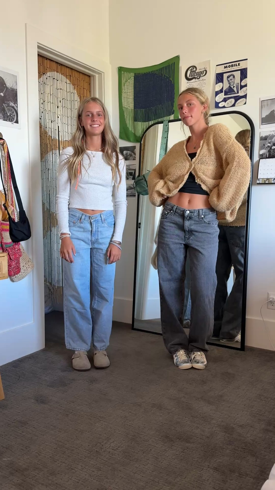 These are the baggy dad style. Emery sizes up one size for more of an oversized fit and Anisten keeps her true size.
@levis