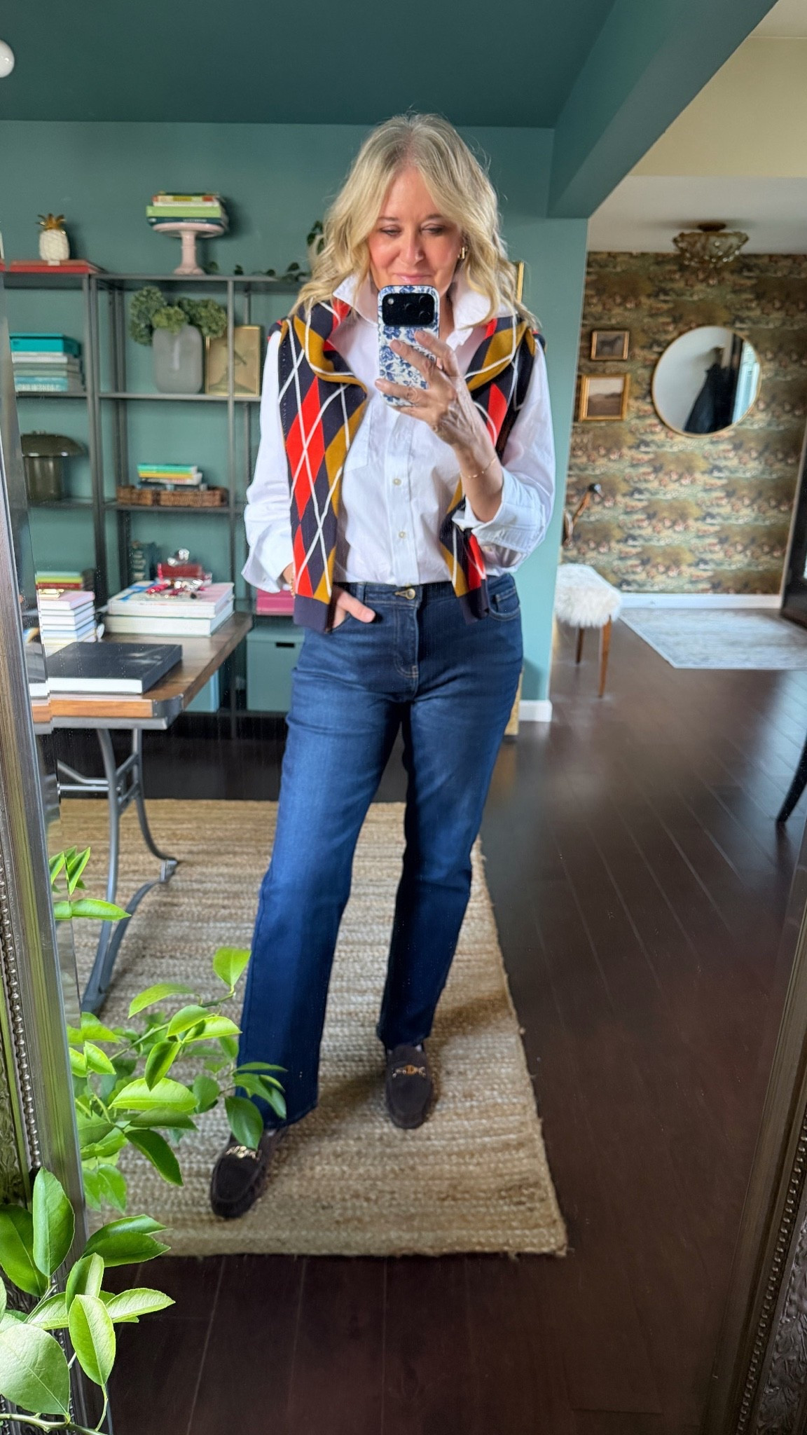 Today’s OOTD brought to you by mostly Walmart! 
Jeans tts
White shirt size medium 
Sweater size medium