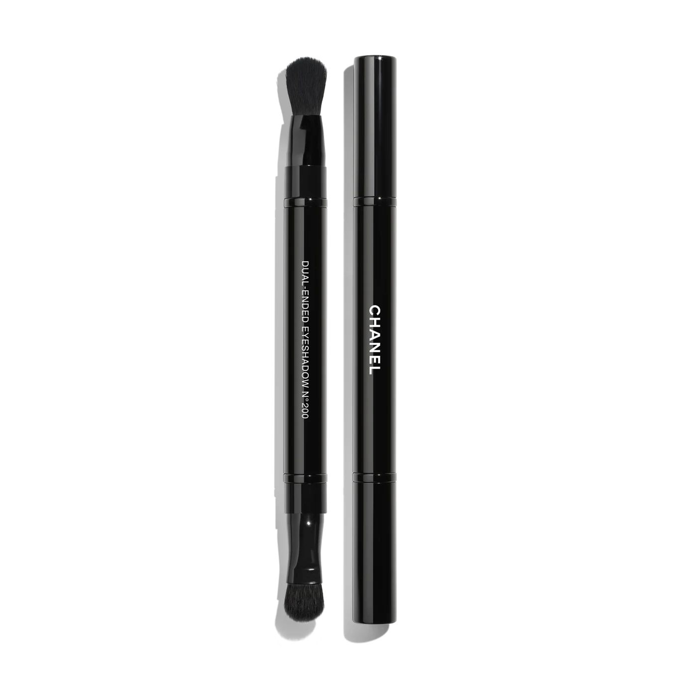 LES PINCEAUX DE CHANEL

            
            Retractable Dual-Ended Eyeshadow Brush N°200 | Chanel, Inc. (US)