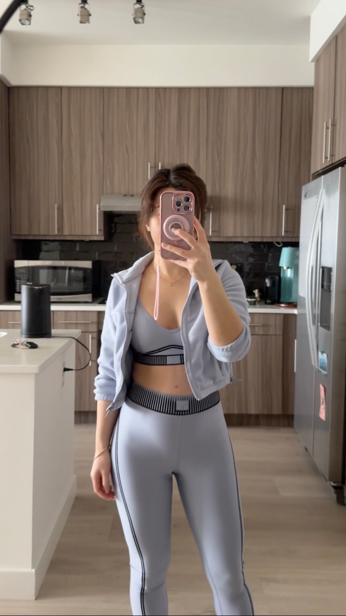 My favorite color airlift set from @Alo Yoga 

The contour and crop give your figure extra structure and medium compression hugs your curves.





#LTKmorningroutine #LTKActive #LTKfitnessgoals