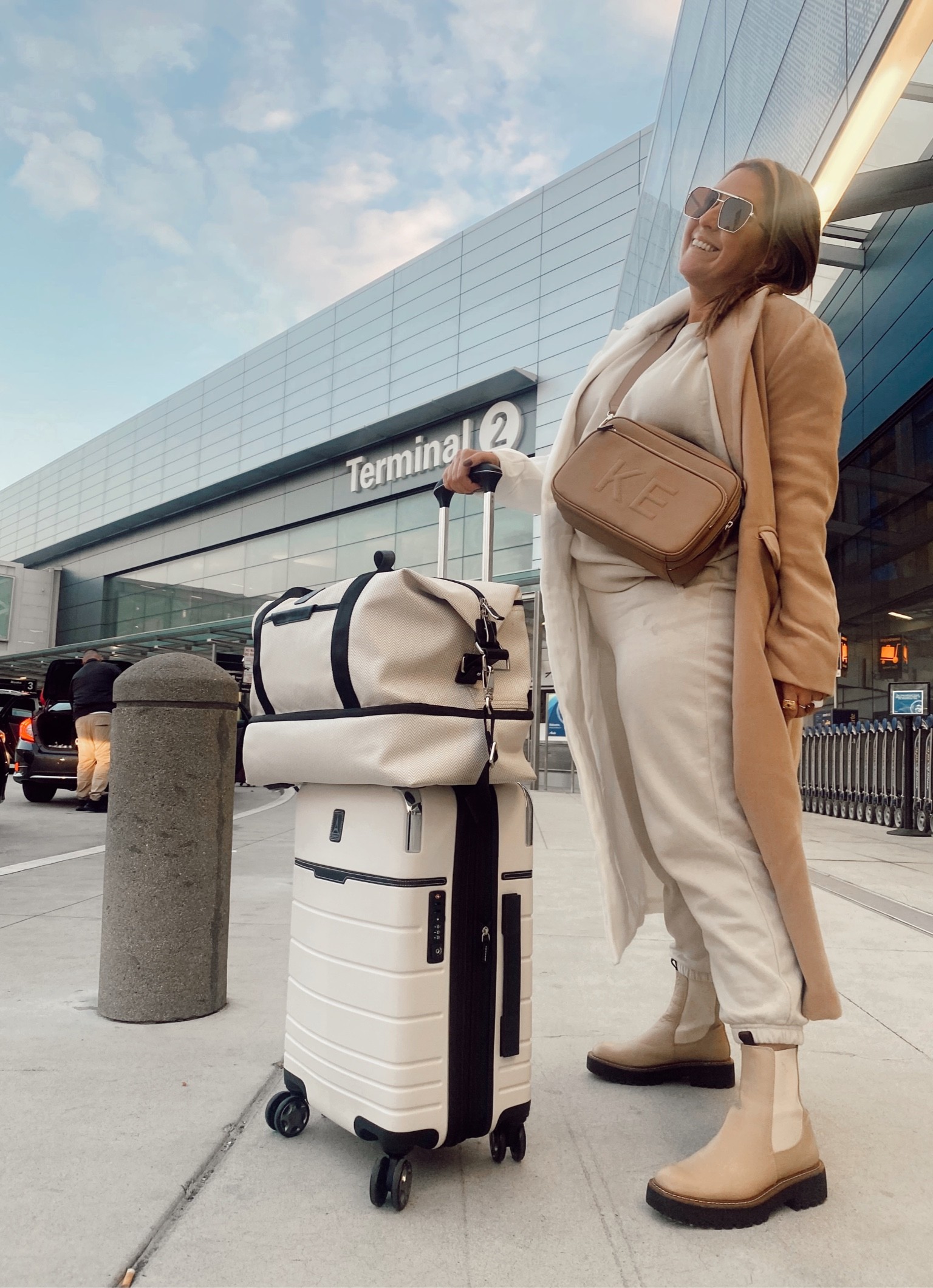 Curvy Travel Outfit 


#LTKtravel #LTKshoecrush #LTKsalealert