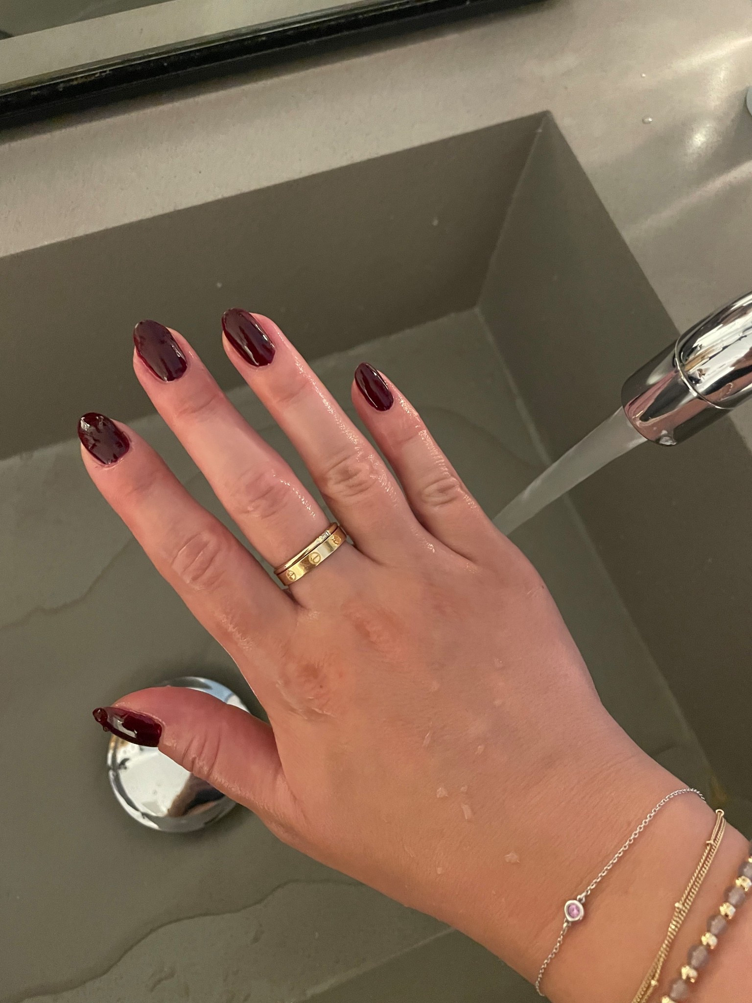 Fall nails - Essie Bordeaux
