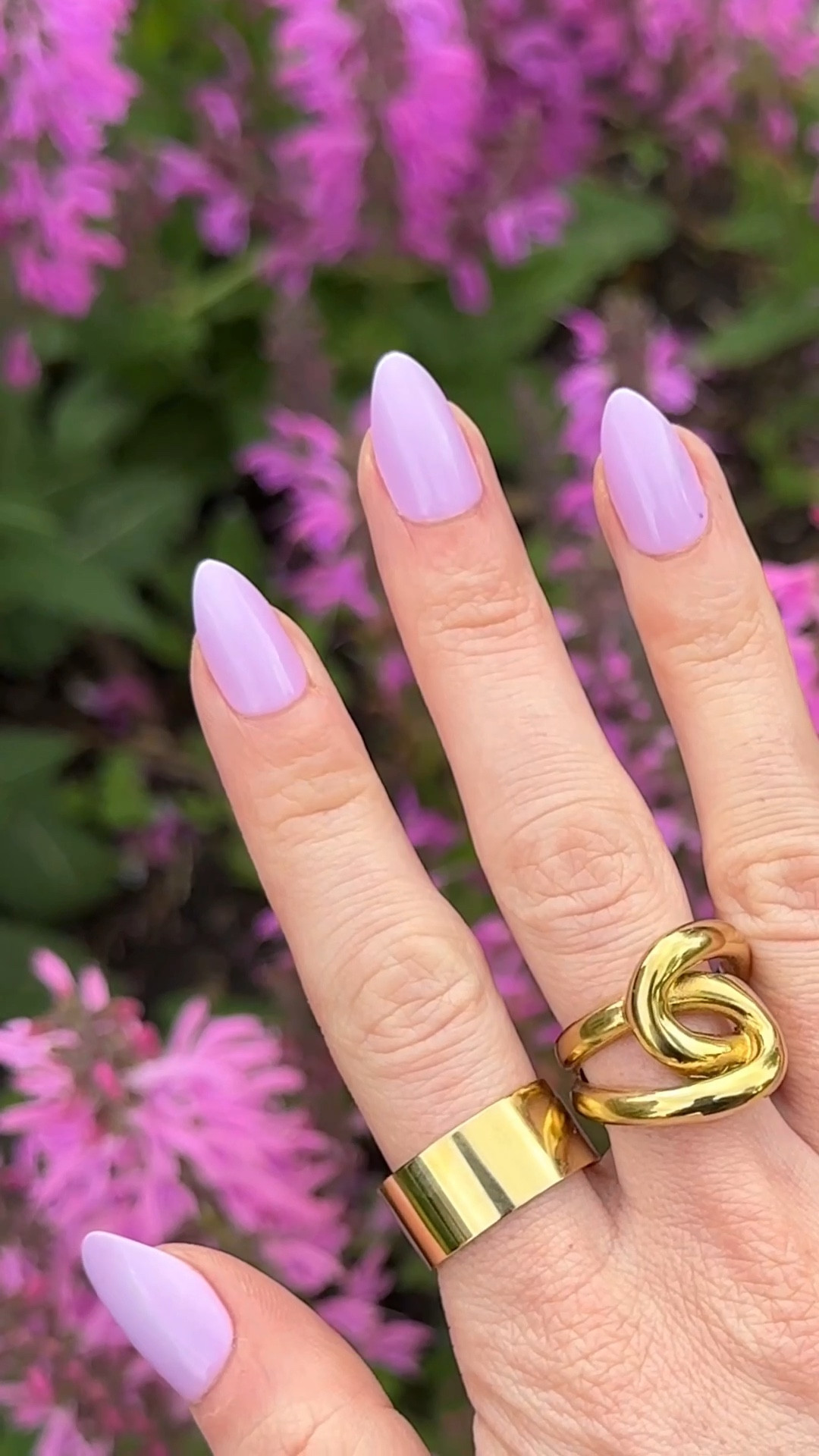 Here is some lavender summer nails inspo paired with the perfect gold ring stack. Thank you to the brands for gifting the press on nails and rings to me 🫶

This color of press on fingernails is also available in a squoval shape!

#springnails2024 #springnails #nailsinspo #pressonnails #lavendernails #almondnails
#ringstack #ringstagram #goldrings #springnails🌸 #nails #oliveyourmani #oliveandjune #pressons @marrincostellojewelry @oliveandjune #LTKbeauty

#LTKGiftGuide #LTKVideo