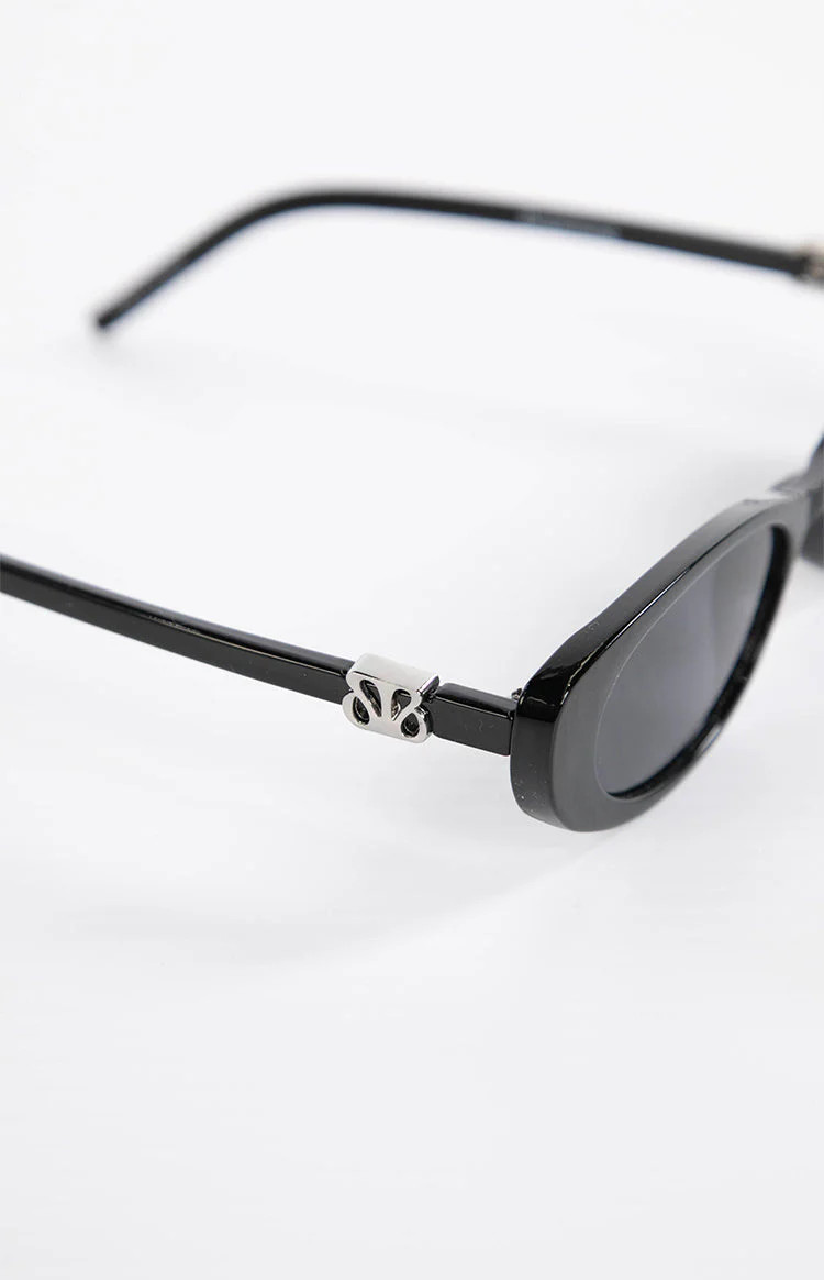 Beginning Julie Black Rounded Sunglasses | Beginning Boutique (US)