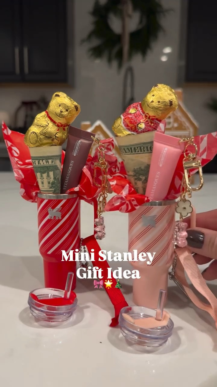 Mini Stanley Gift Idea under $20🌲 comment MINI for links! 

If this isn’t the cutest little gift, I don’t know what is?! 🥰 It also makes for a perfect way to gift money, and add a few extras for those that have it all or you just don’t know what to gift. Great stocking stuffer too! 🎀

#burrbasket #stockingstuffer #targetfinds #targetchristmas